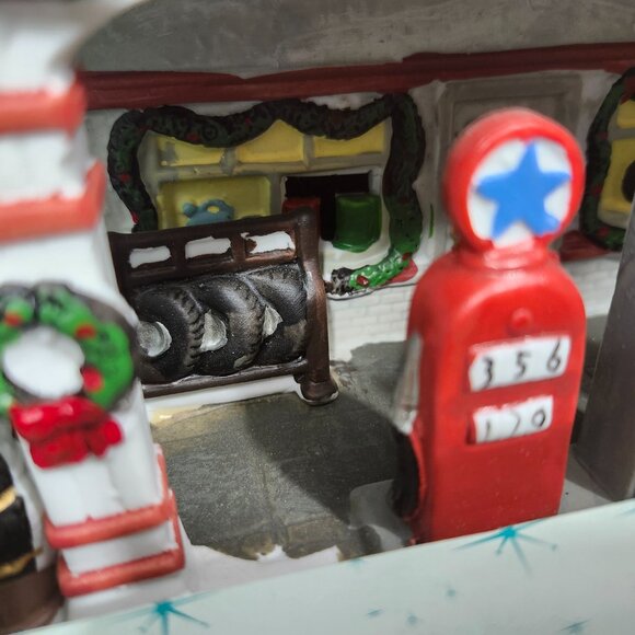 Vintage Santa's Workbench RetroVille Light up Mack's Service & Gas Station - Picture 7 of 9